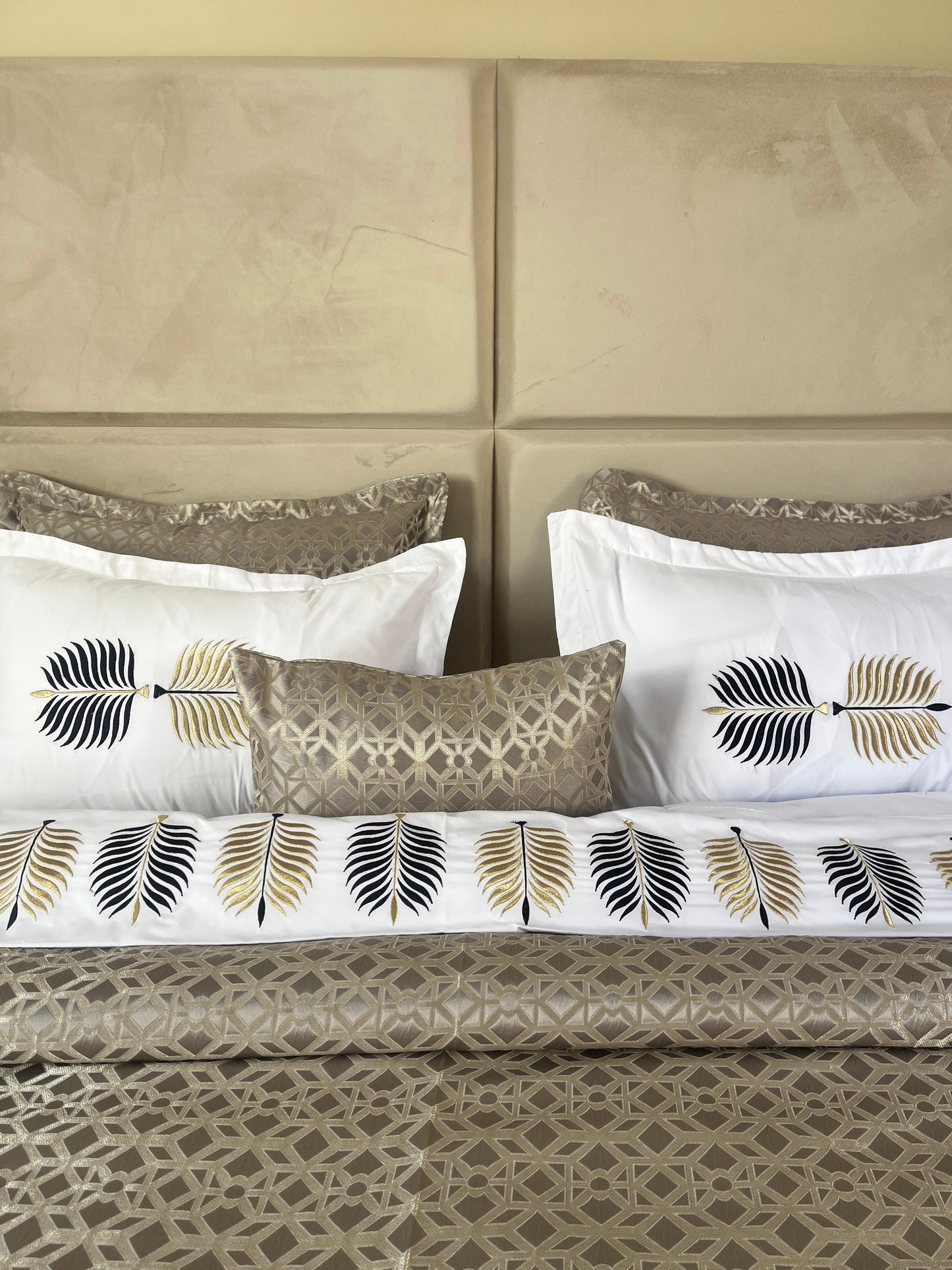 ✨ Couvre-lit signature d or – Édition Brocart 7 pièces