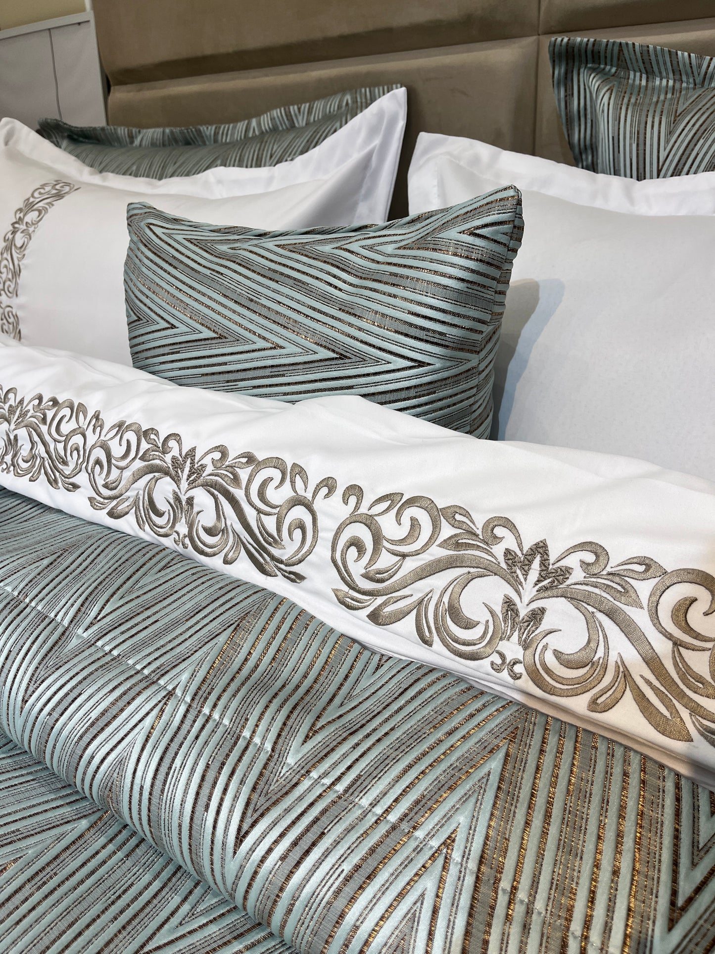 🛏️ Couvre-lit velora – Luxe, Confort & Élégance