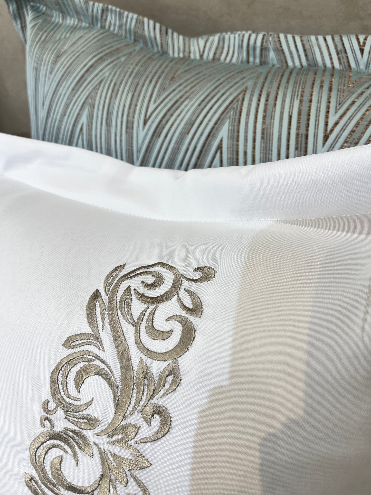 🛏️ Couvre-lit velora – Luxe, Confort & Élégance