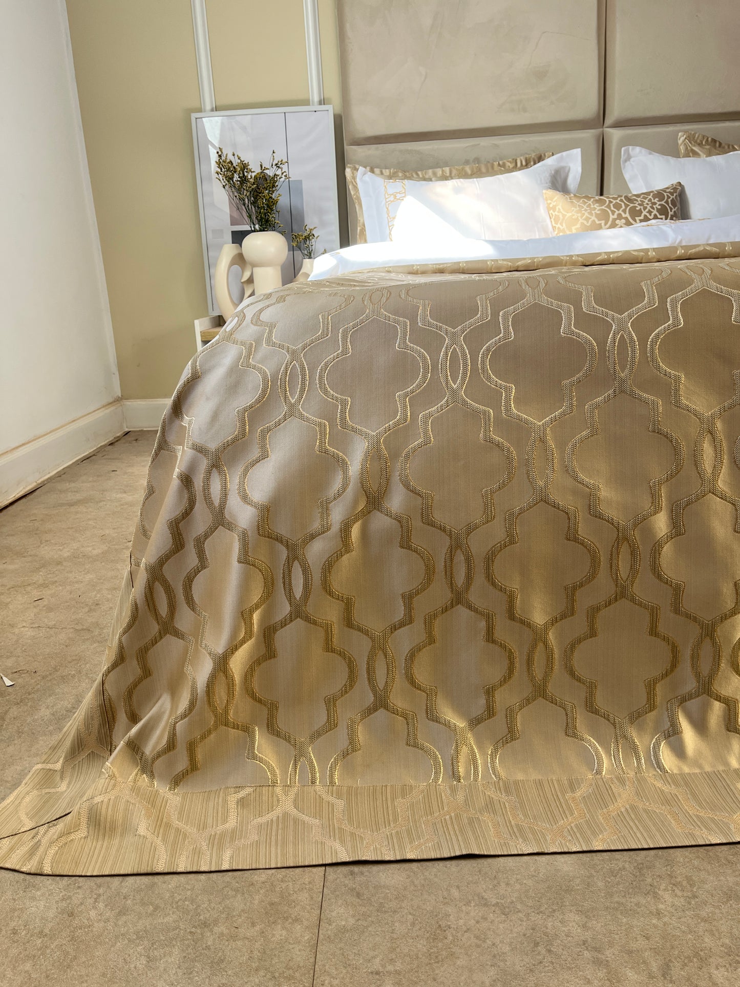 Couvre-lit de Luxe 8 Pièces ✨ – Élégance & Finitions Brodées 🌿