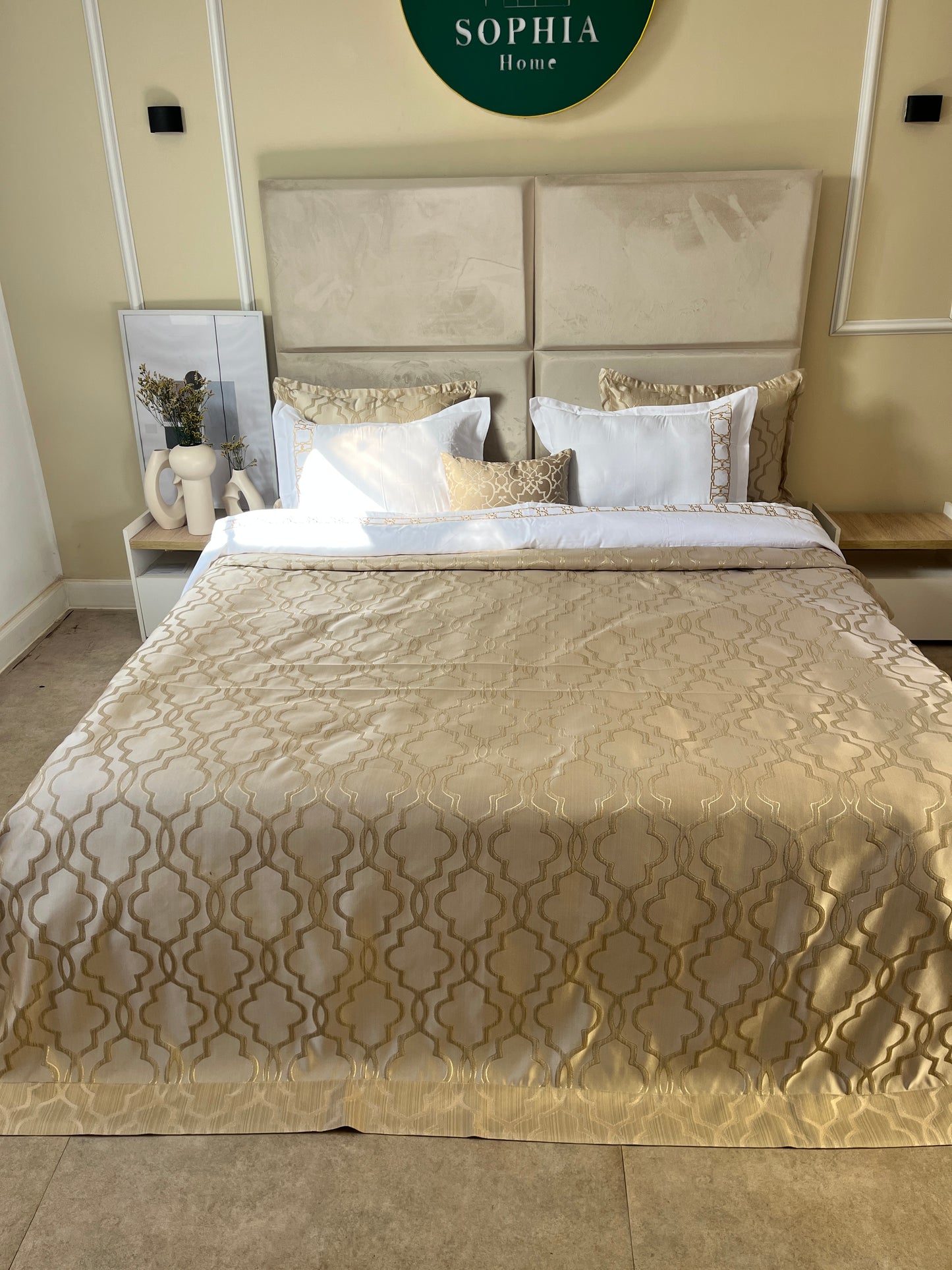 Couvre-lit de Luxe 8 Pièces ✨ – Élégance & Finitions Brodées 🌿