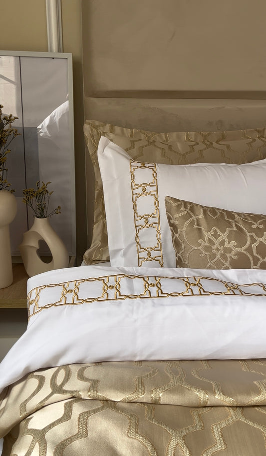 Couvre-lit de Luxe 8 Pièces ✨ – Élégance & Finitions Brodées 🌿