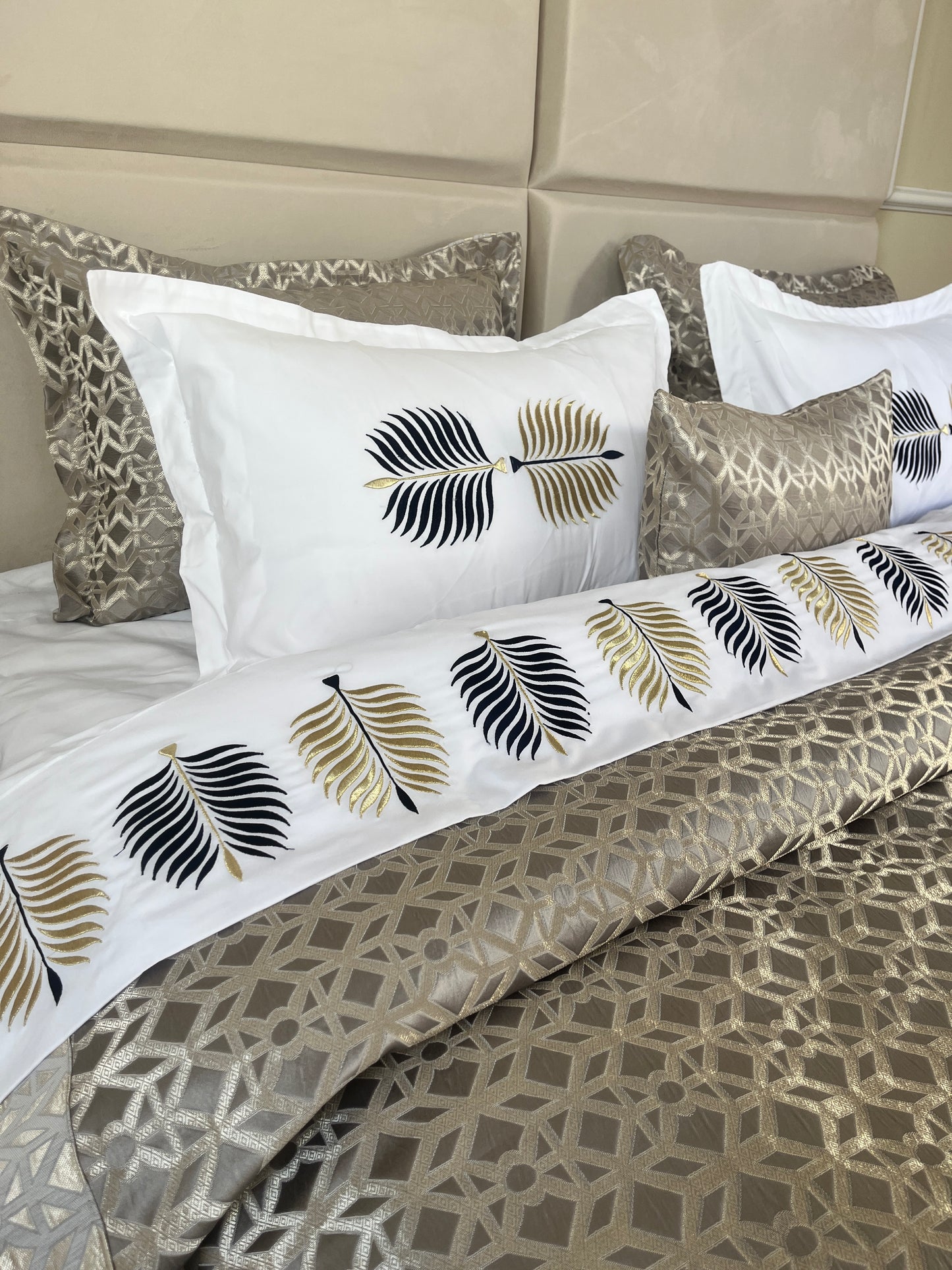 ✨ Couvre-lit signature d or – Édition Brocart 7 pièces